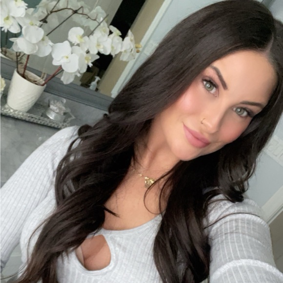 Meet your Posher, Alessia - Picture 1 of 1